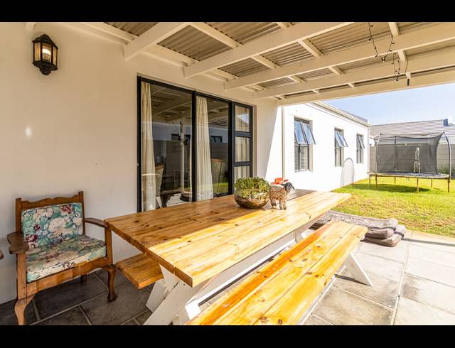 4 BEDROOM FREEHOLD FOR SALE IN SUNNINGDALE
